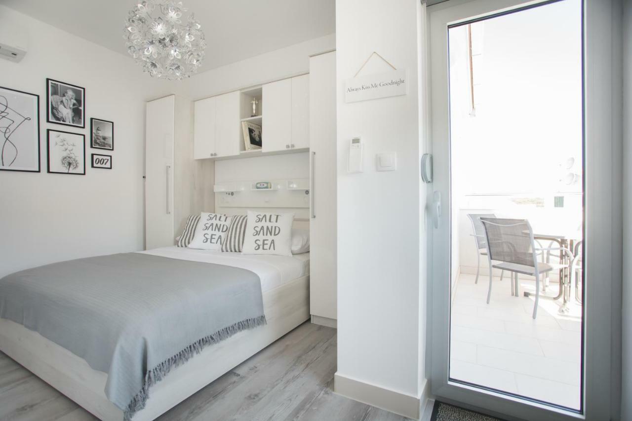 Apartment Movie Primosten Exterior photo