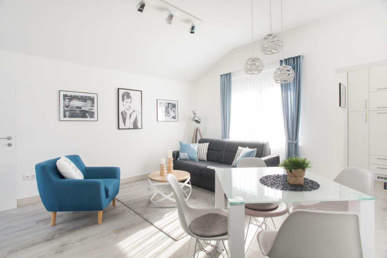 Apartment Movie Primosten Exterior photo