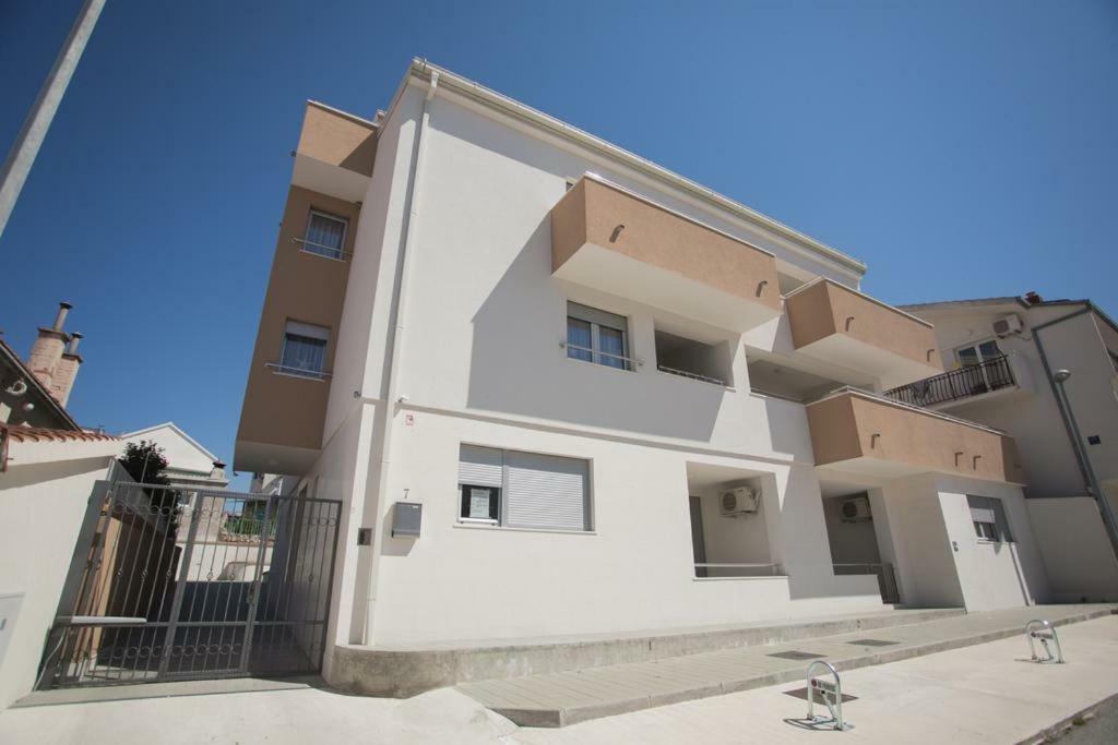 Apartment Movie Primosten Exterior photo